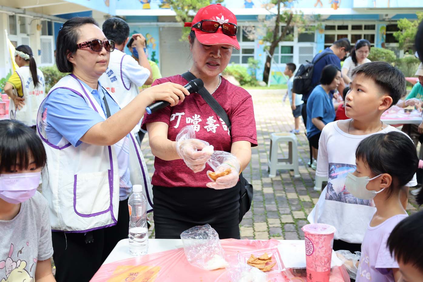 教育局家教中心攜手社教館親子共學列車 巡迴杉林區新庄國小捏捏綜合花壽司
