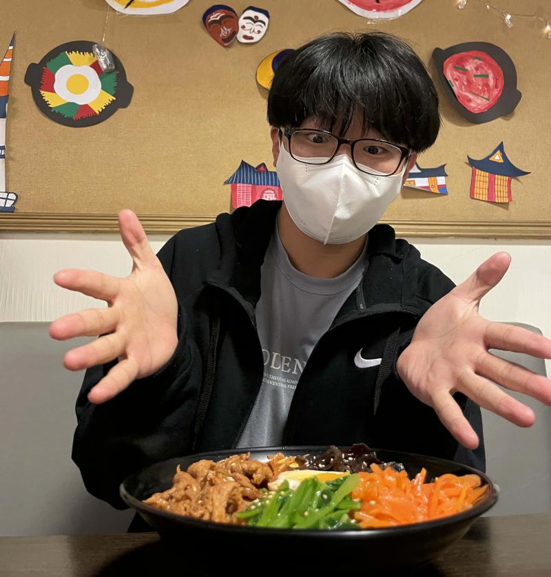 義大餐旅系營運實務課程前進實習餐廳 學生角色扮演體驗職場實務掀韓式料理風