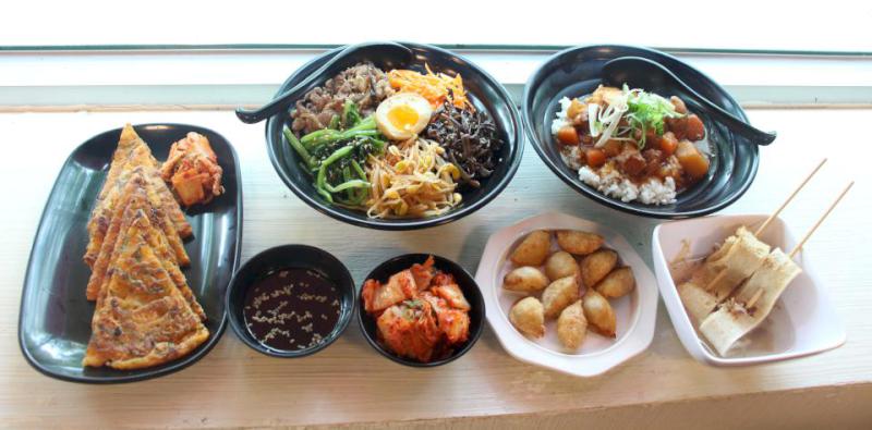 義大餐旅系營運實務課程前進實習餐廳 學生角色扮演體驗職場實務掀韓式料理風