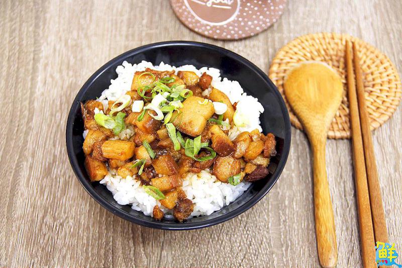 銅板美食隱身巷口 巷仔口牛肉麵 用麵食交陪鳳山饕客