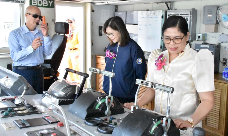 海委會海巡署巡護一號除名儀式 菲律賓馬尼拉辦事處高雄處長崔瑞霞受邀見證