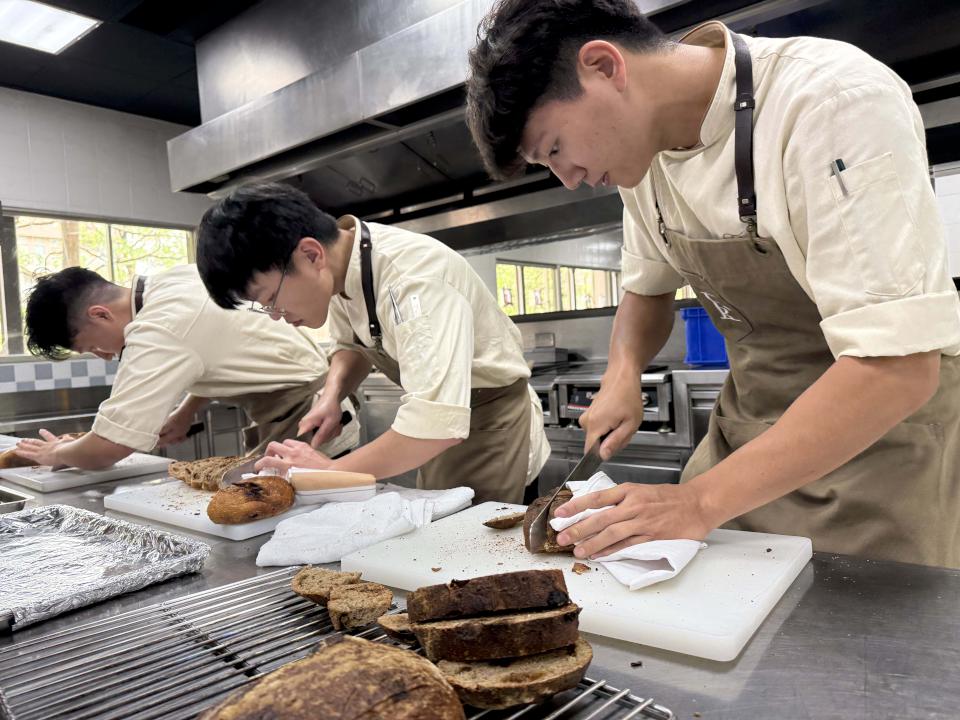 高餐大西廚系114 年畢展聚焦成長綻放 2團隊獨到料理秀學習及產學合作成果