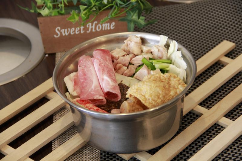 小港湯師父百元平價美味鍋 高cp值的美味湯頭全天候24小時滿足妳