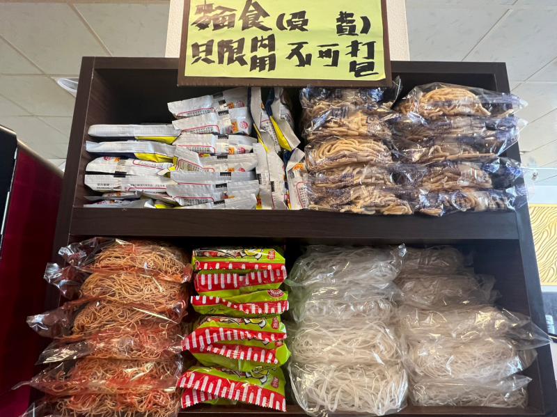 小港湯師父百元平價美味鍋 高cp值的美味湯頭全天候24小時滿足妳