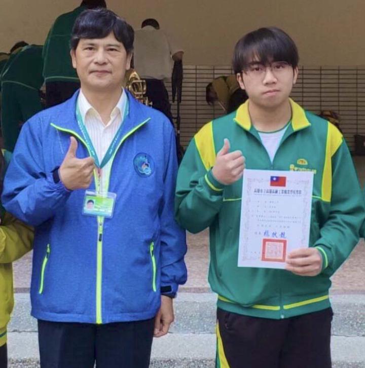 鮮週報 高雄高工圖傳科李東諭克服自閉 建築科林彥甫力爭上游榮膺優秀畢業生