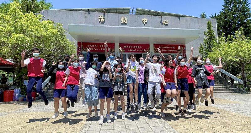 112年國中會考第二天高雄考區669人缺考傳7件違規 21所所考場加強環境清消