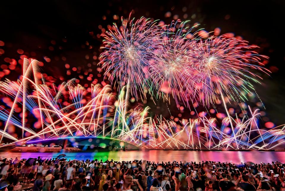 【第307期】澎南商圈探訪趣II 璀璨華麗 海上繁花2025 澎湖國際花火節 視覺頂級享受!700台史努比主題無人機秀