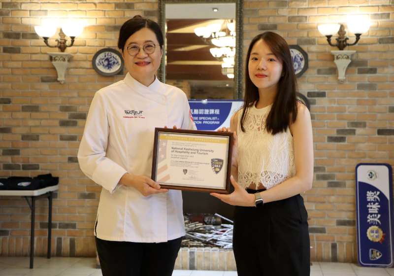 高餐大六度攜手美國乳品出口協會 領先全台及亞洲合辦美國乳酪認證課程