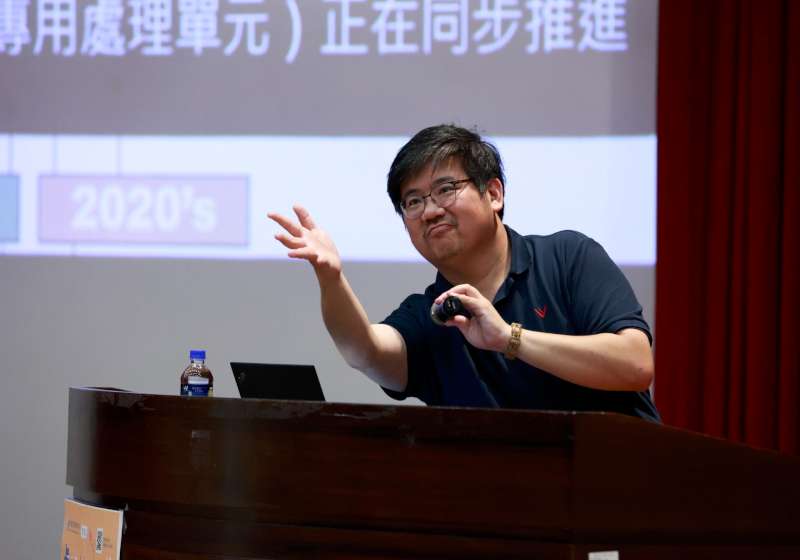 台灣數位文化協會秘書長吳哲銘現身高大卓越講座 暢談創新人工智慧給力公益