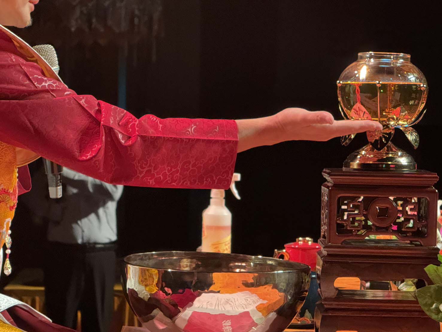 高雄心潮麗天協會加持音樂會千人參與 古魯上師領軍讚頌編創樂曲洗滌身心