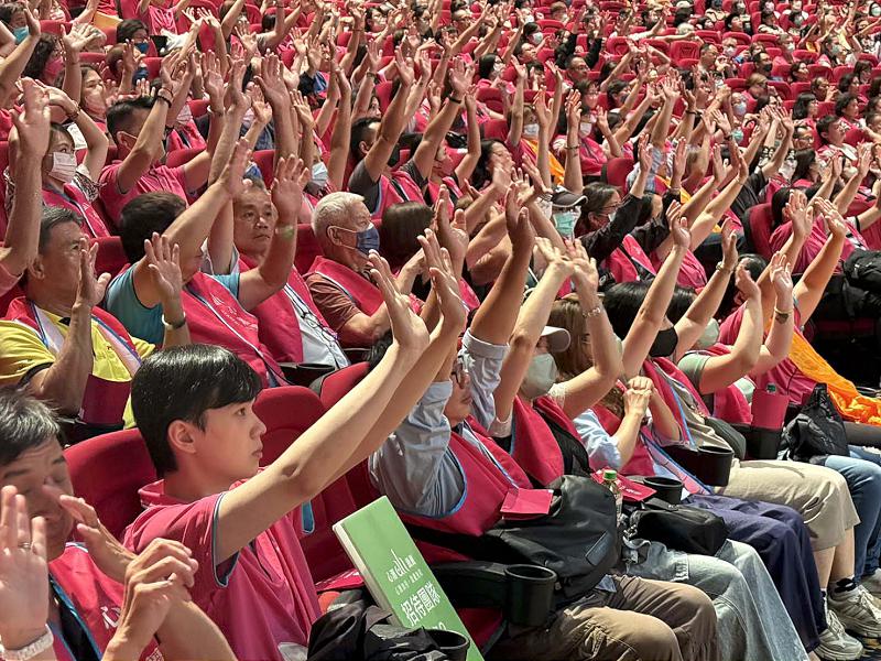 高雄心潮麗天協會加持音樂會千人參與 古魯上師領軍讚頌編創樂曲洗滌身心