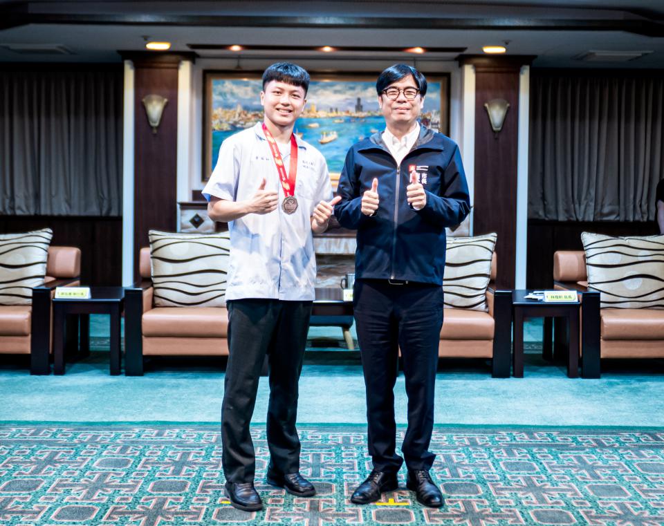 高市10生1校榮膺志工菁英獎  陳其邁盛讚獲獎者轉化小愛變大愛