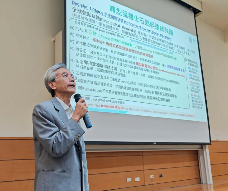 前環境部長薛富盛現身高大卓越講座 主談台灣氣候變遷及資源循環政策