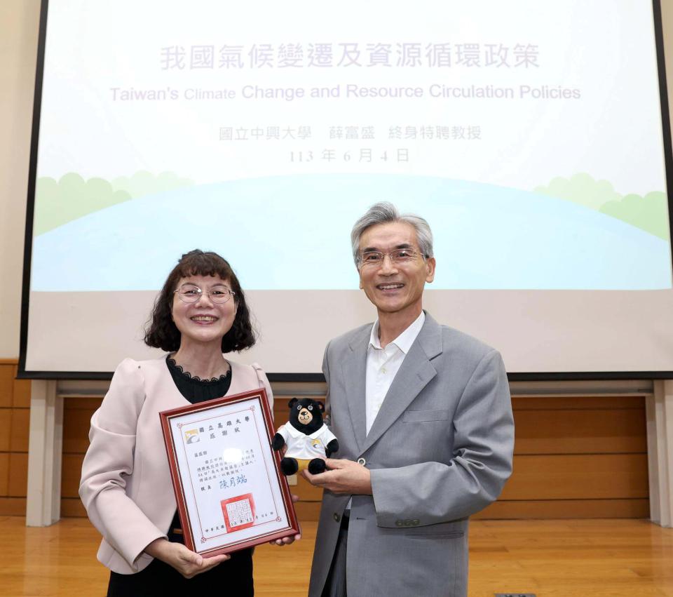 前環境部長薛富盛現身高大卓越講座 主談台灣氣候變遷及資源循環政策