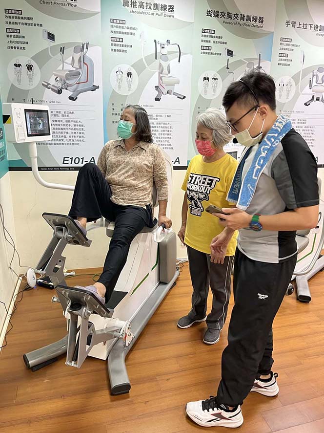 高市衛生局委託中華國際全方位照護學會承辦C級巷弄長照站 進駐前金區揭牌試營運