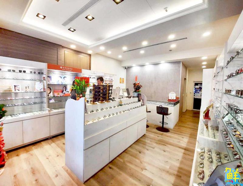 時尚穿搭 & 驗光配鏡都OK 晨昕眼鏡 您的社區眼鏡好朋友