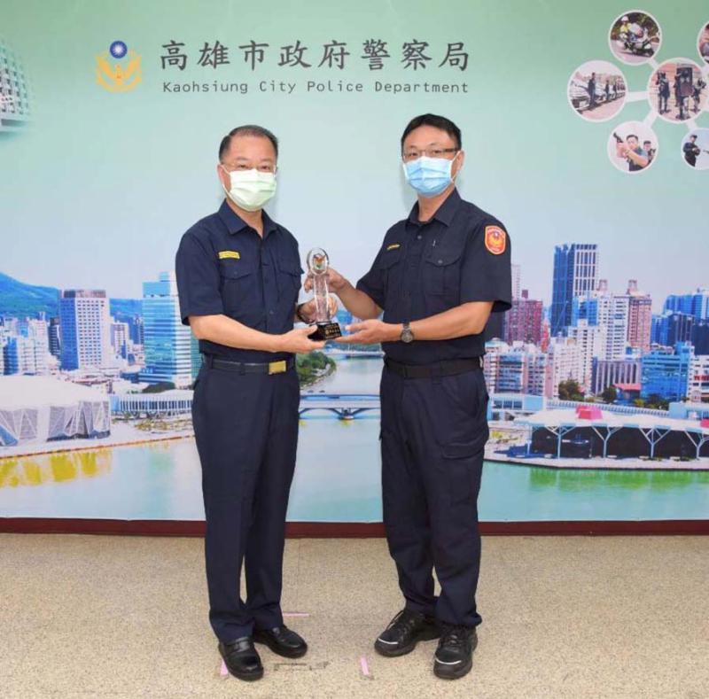 高市警局警察節慶祝活動縮減規模防疫 表揚3模範警察、1警察模範母親