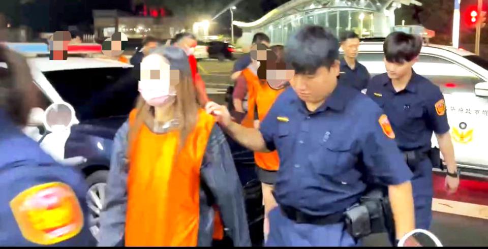 【第294期】中颱山陀兒重創高市市府加速復原工作 三民一警贈飲品慰勉救災人員辛勞
