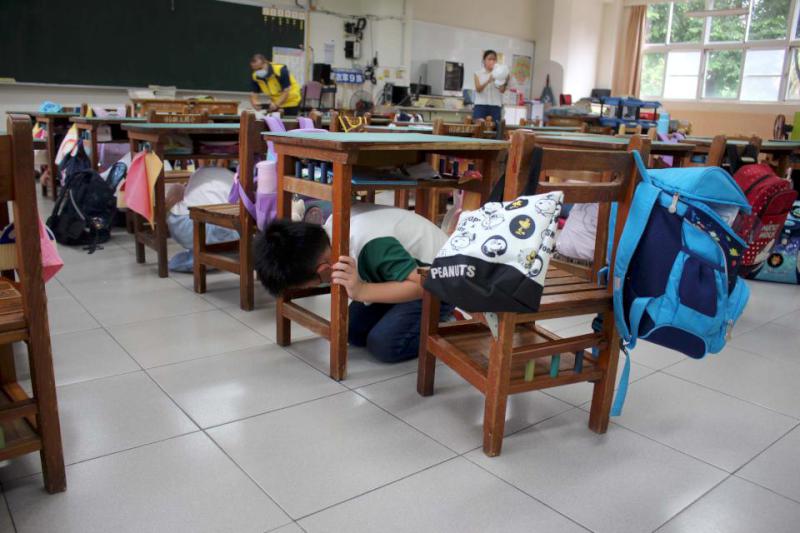 因應921國家防災日 高市左營區新上國小演練地震疏散避難後送傷者