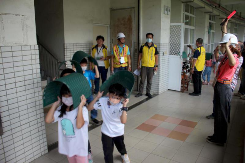 因應921國家防災日 高市左營區新上國小演練地震疏散避難後送傷者