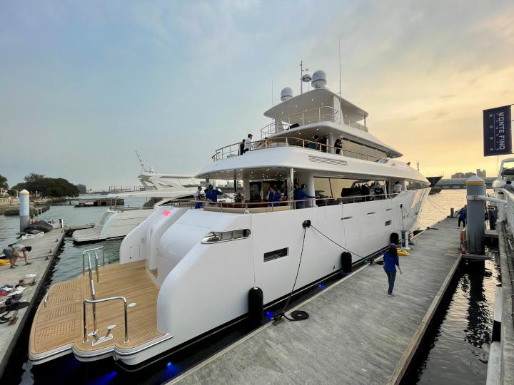 嘉信遊艇新船發表會刷新國內最大尺寸紀錄 陳其邁：高雄遊艇產值逾全台8成