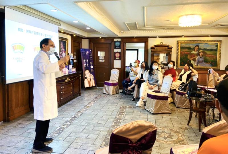東方美容外科醫學會台灣代表曹賜斌美學院公益講座 分享提前注射整形高頻電波美膚