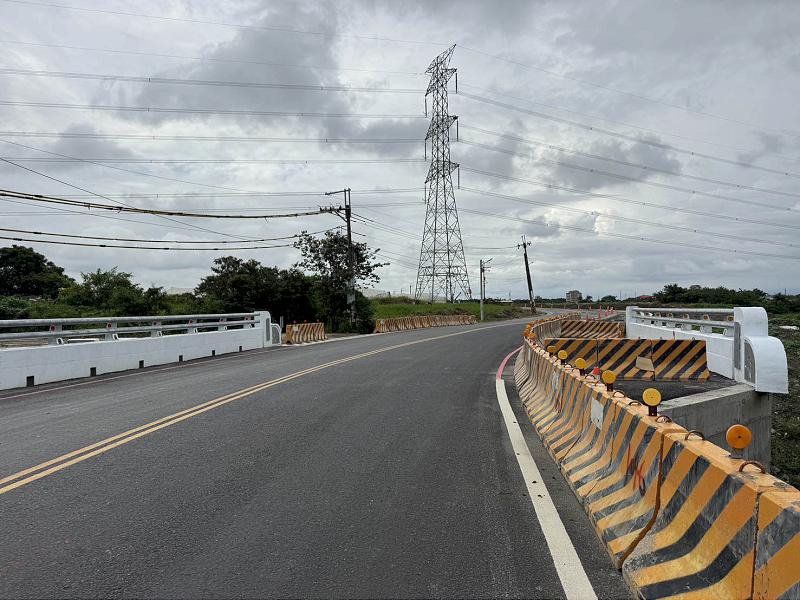 工務局新工處改建拓寬路竹區竹園里橋 施工期間設置便道維持通行