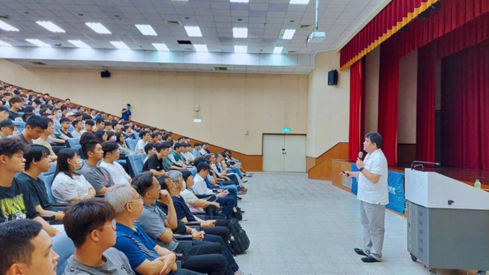 高師大燕巢校區半導體學程說明會 台積電說明課程內容修課機制