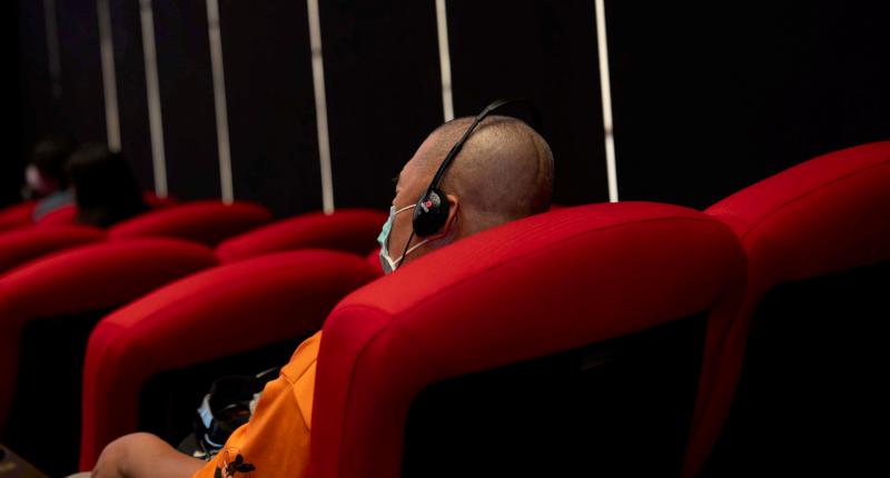 2國片附掛口述影像設備暖身2023雄影 映後座談場外快閃理髮廳義剪服務障友