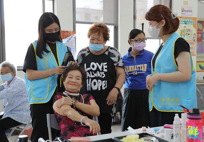 嘉藥妝品系舉辦“嘉”內的公公婆婆 “藥”您漂亮的回憶 讓長者重溫青春的美好