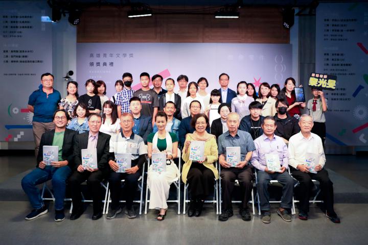 高市圖2022高雄青年文學獎 高雄文學館頒獎表揚37名得主