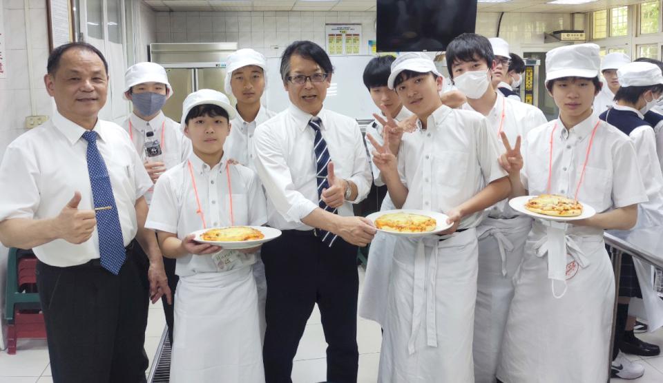 日本工業大學駒場高校附設中學校200名師生 訪姊妹校高英工商體驗實作課程