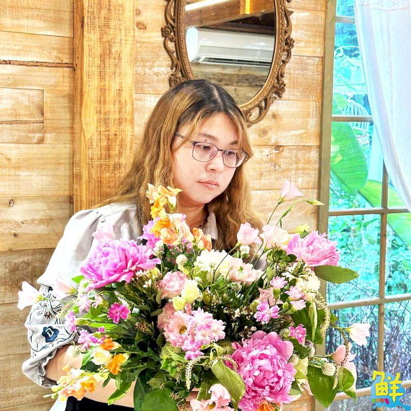栽入花藝世界重獲新生  梁維容Esther 用花的溫度療癒眾人  分享快樂照耀生命